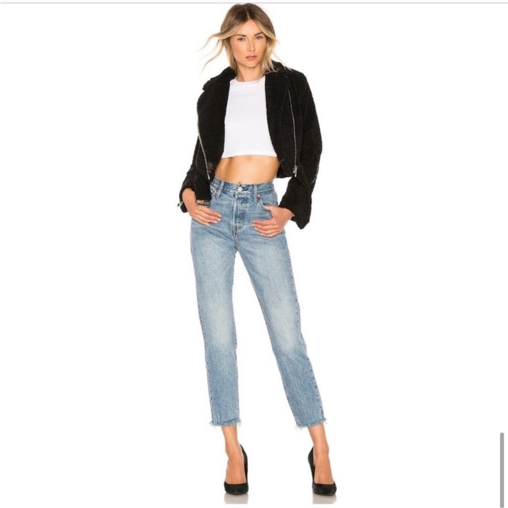Levi's Womens Wedgie Jeans High Rise Ankle Length
Fray Raw Hem Size 26